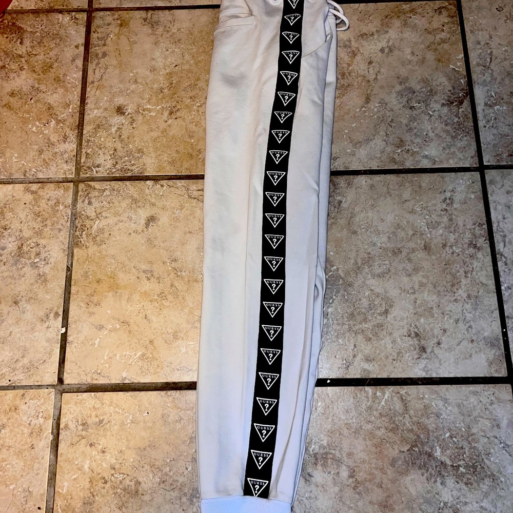 Guess LA  logo joggers  pants sz M